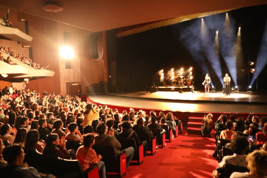 Teatro Colsubsidio con las cantantes perotá chingo