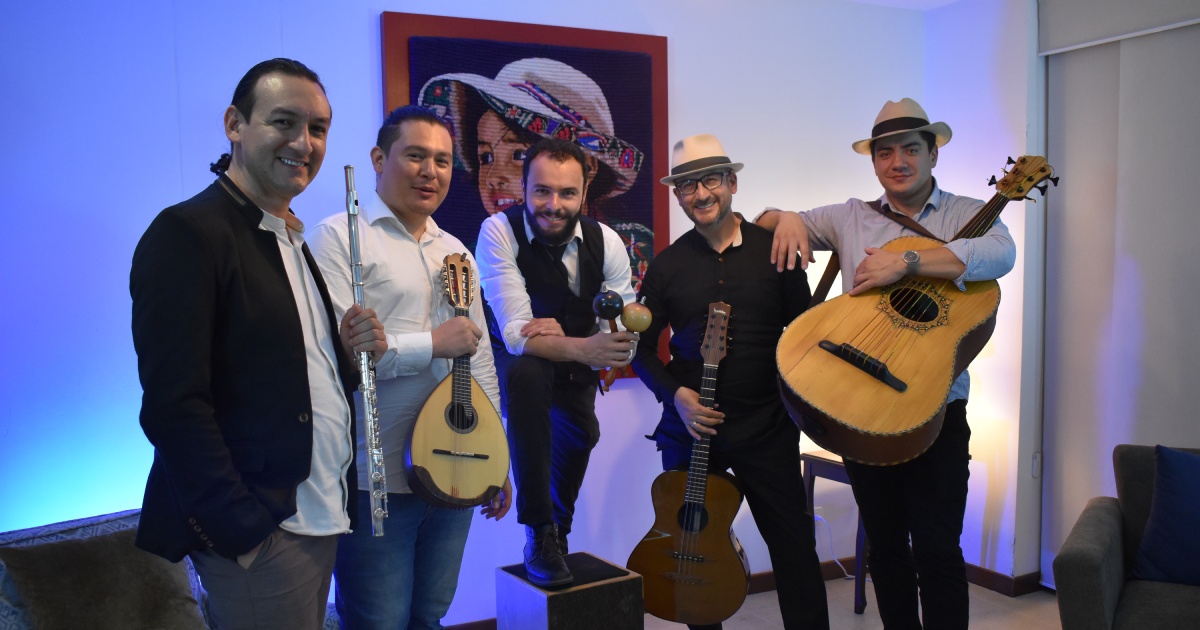 Yovanny Betancur-Santa, Jorge Toro, Paulo Andrés Olarte, Humberto Valencia y Carlos Andrés Quintero, los 5 integrantes del grupo musical Ensamble Cruzao. 