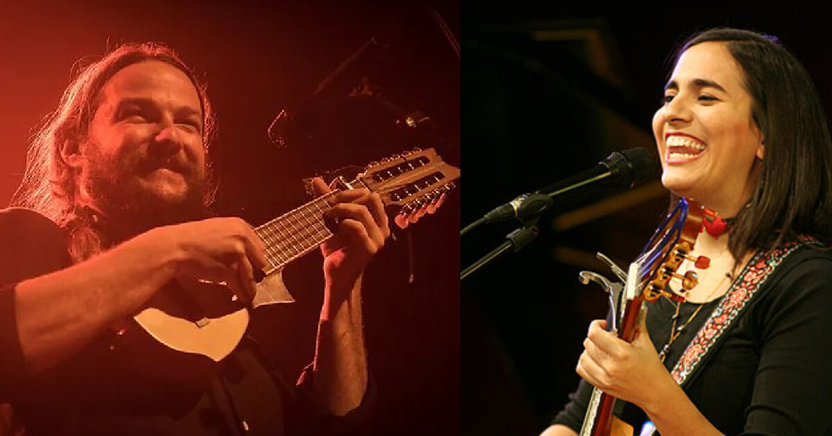 Nano Stern cantando en vivo tocando guitarra y Marta Gómez sonriente y tocando guitarra. 