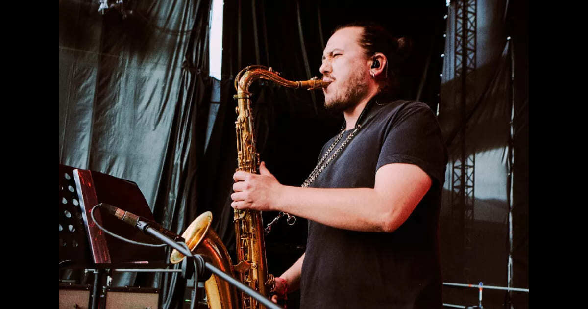 Invitación del saxofonista Juan Felipe Cárdenas a su evento en el Teatro Colsubsidio.