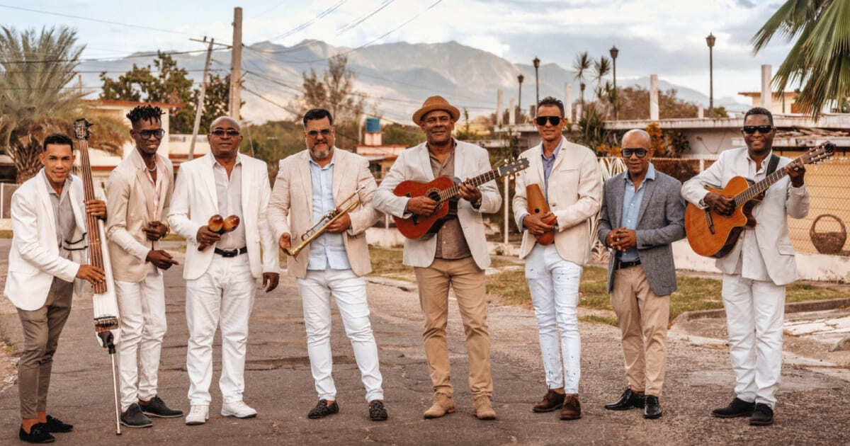 Septeto Santiaguero durante un concierto de son cubano en el Teatro Colsubsidio.