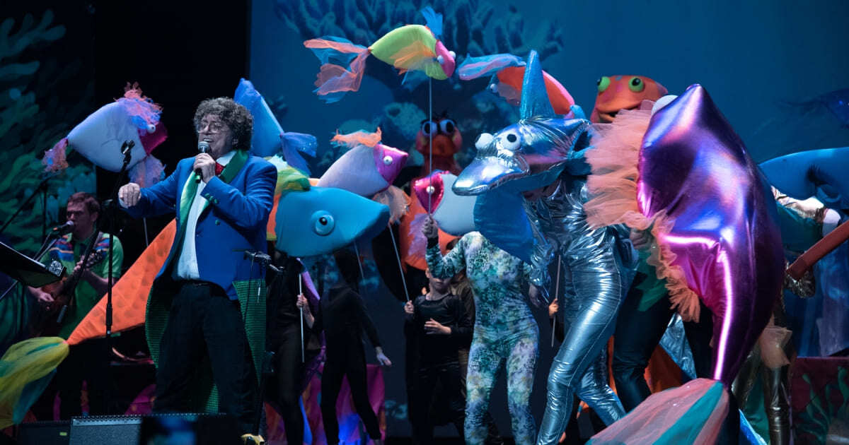 Orquesta de animales marinos en escena en Sinfonía inconclusa en la mar.