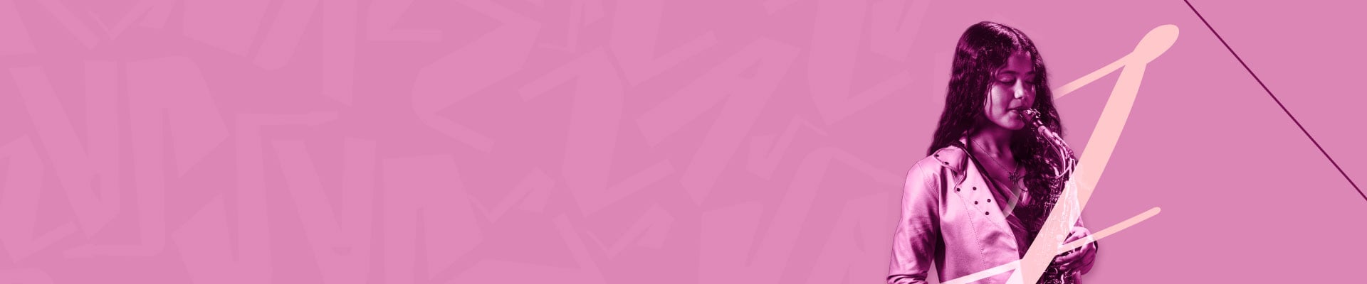 Una niña practicando saxofón en el programa de jazz de Colsubsidio.