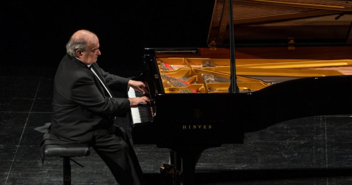 Invitación de Jorge Luis Prats a su evento en el Teatro Colsubsidio. 